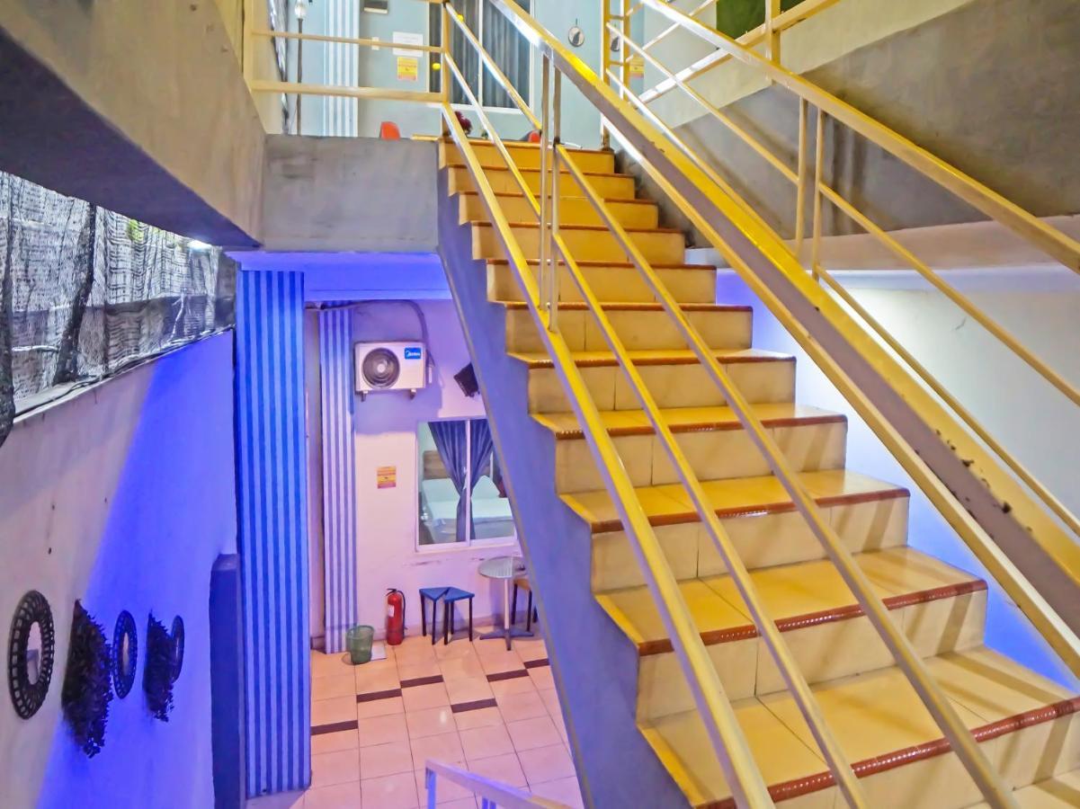 Oyo 990 Stadion Residence Syariah Μεντάν Εξωτερικό φωτογραφία