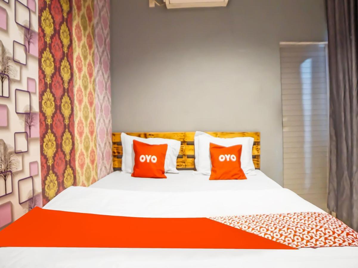 Oyo 990 Stadion Residence Syariah Μεντάν Εξωτερικό φωτογραφία