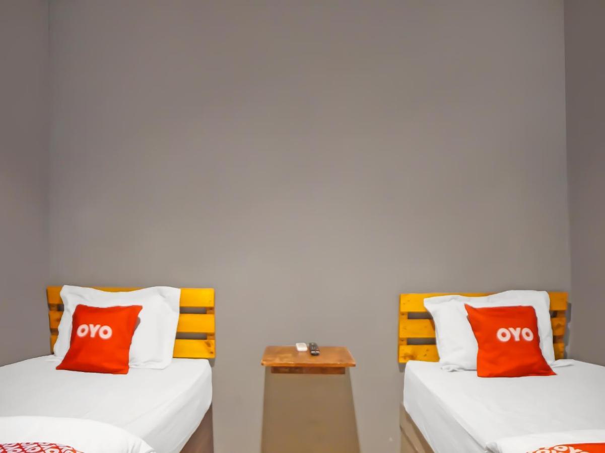 Oyo 990 Stadion Residence Syariah Μεντάν Εξωτερικό φωτογραφία