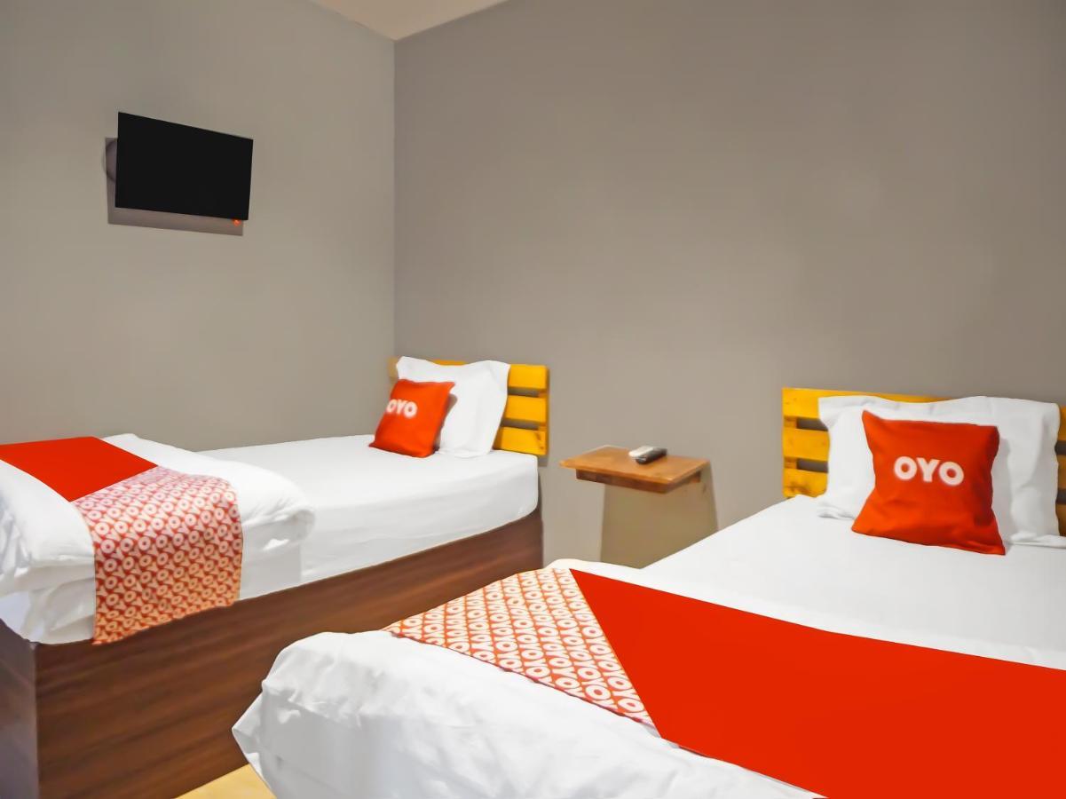 Oyo 990 Stadion Residence Syariah Μεντάν Εξωτερικό φωτογραφία