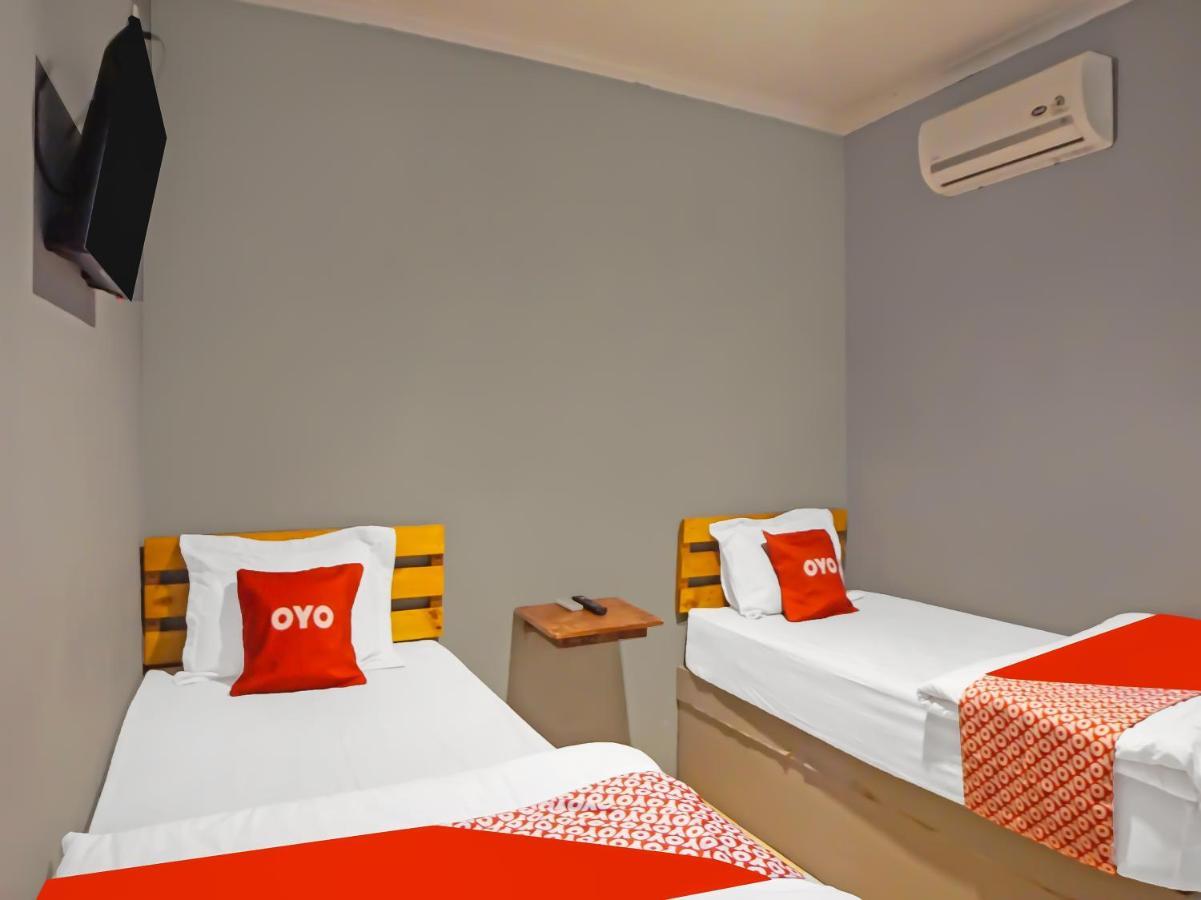 Oyo 990 Stadion Residence Syariah Μεντάν Εξωτερικό φωτογραφία